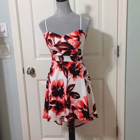 Papaya Dresses & Skirts - Papaya small floral dress